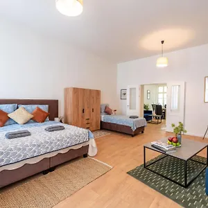 Retreat Downtown Praha